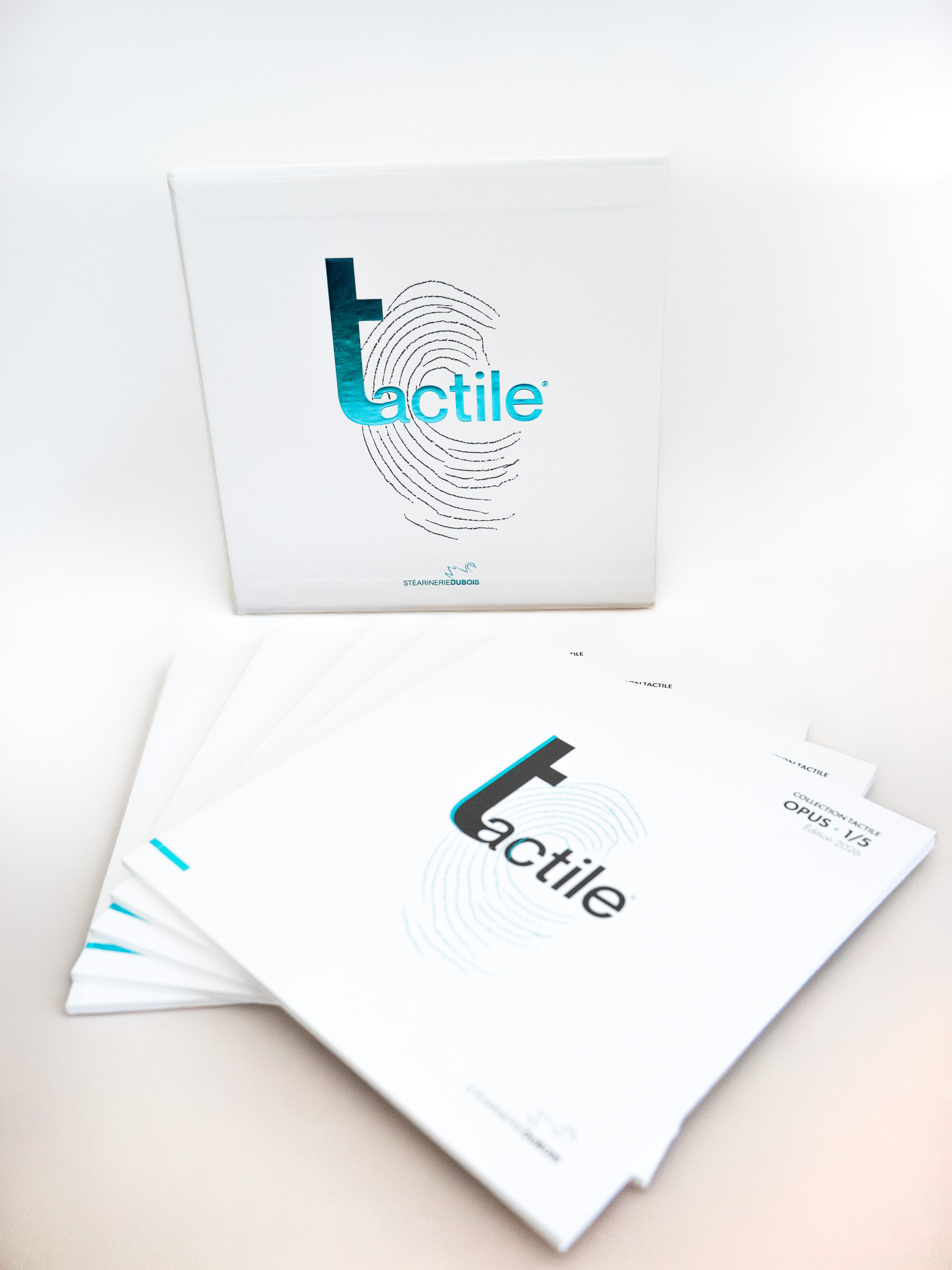 Coffret collector impression dorure à chaud bleue<br />
Collection Tactile Stéarinerie Dubois –<br />
Imprimerie Rhode Gaillac